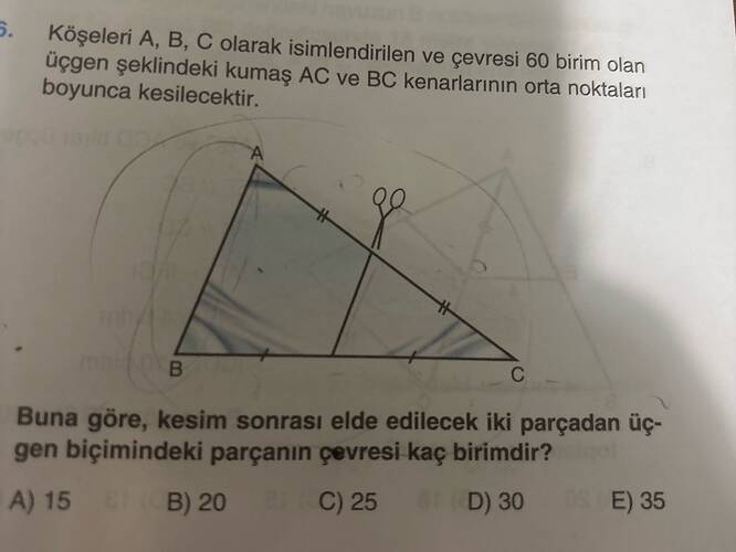 Köşeleri A, B, C olarak isimlendirilen ve çevresi 60 birim olan üçgen şeklindeki kumaş...