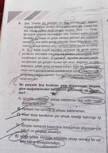 Şair, "Oluklar cift birinden nur akar birinden kir" diyerek tarihsel tüaliteye...