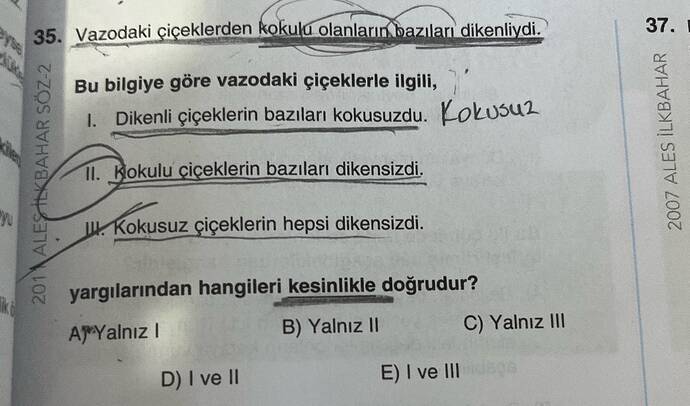 Vazodaki çiçeklerden kokula olanlaın azılari dikenliydi.