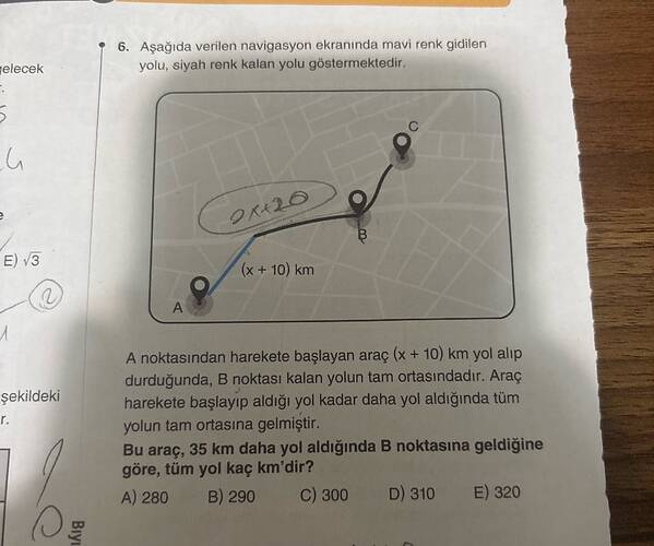 Aşağıda verilen navigasyon ekranında mavi renk gidilen yolu, siyah renk kalan yolu...