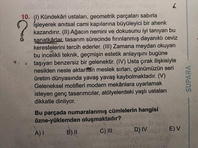 () Kündekâri ustaları, geometrik parçaları sabırla işleyerek anitsal cami kapılarına...