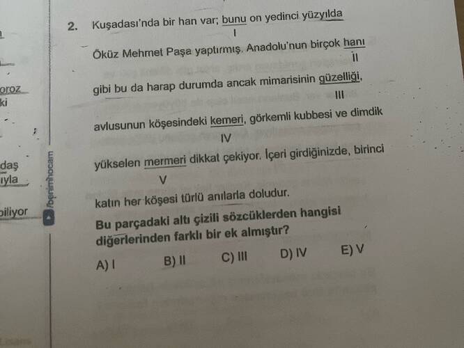 Kuşadası'nda bir han var; bunu on yedinci yüzyilda Oküz Mehmet Paşa yaptırmiş.