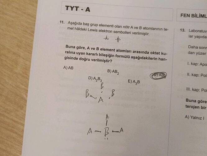 Aşağıda baş grup elementi olan nötr A ve B atomlarının temel haldeki Lewis elektron...